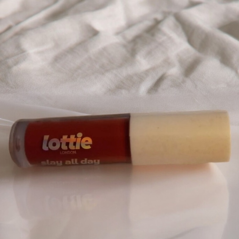 ⚫️ LOTTIE LONDON Slay All Day Liquid Lipstick Shade Yass Mini Deluxe Travel Size - Picture 2 of 3